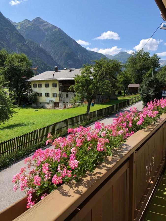 Pension & Ferienwohnungen Haus Edelweiss Holzgau Extérieur photo